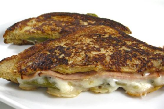 Grilled Ham and Cheese French Toast For A Quick Weeknight Dinner | Made by Meaghan Moineau