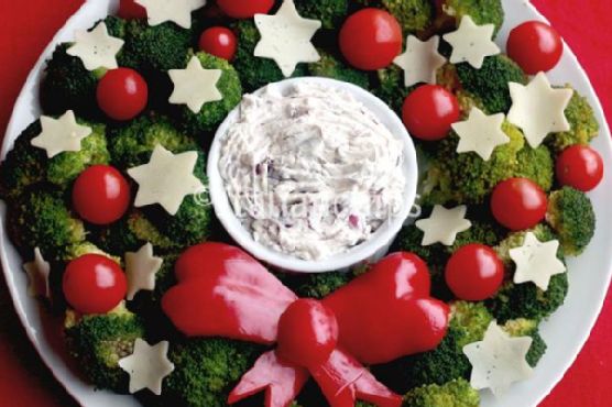 Vegetarian Christmas wreath | Made by Meaghan Moineau