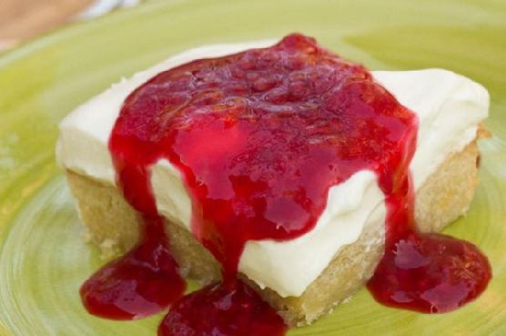 Raspberry Cheesecake Bars By Mommie Cooks | Made by Meaghan Moineau