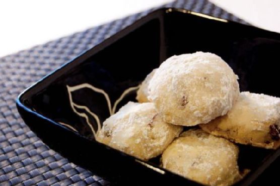 Authentic Mexican Wedding Cookies | Made by Meaghan Moineau