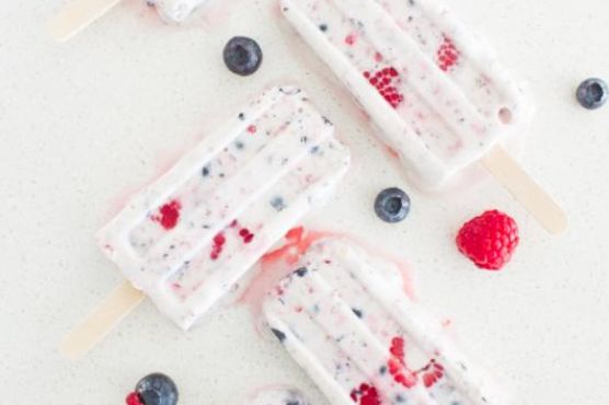 Berry Frozen Yogurt Popsicles | Made by Meaghan Moineau