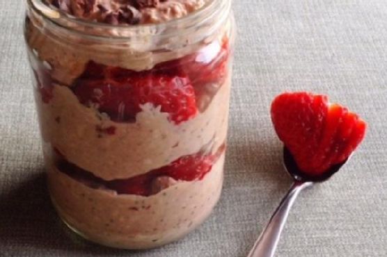 Chocolatey Overnight Oats with Strawberries | Made by Meaghan Moineau