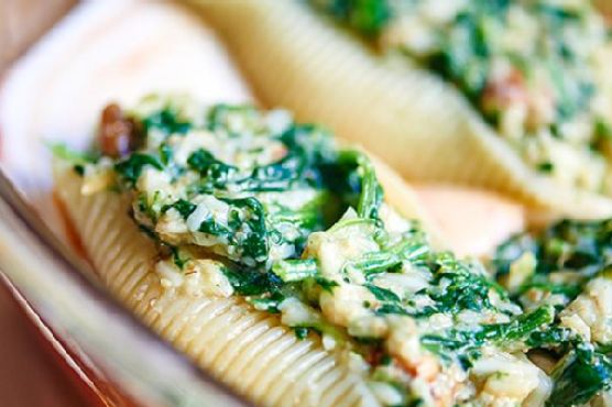 Cheesy Spinach Stuffed Shells | Made by Meaghan Moineau