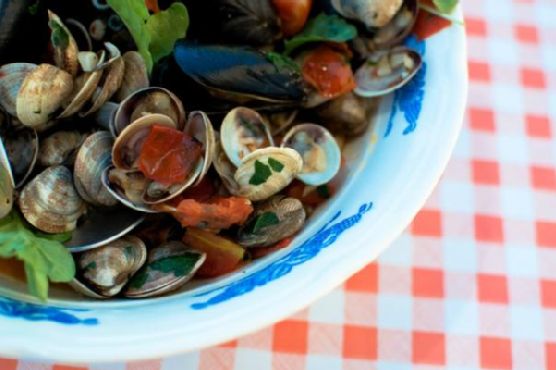 Mussels & Clams in White Wine {Cozze e Vongole} | Made by Meaghan Moineau