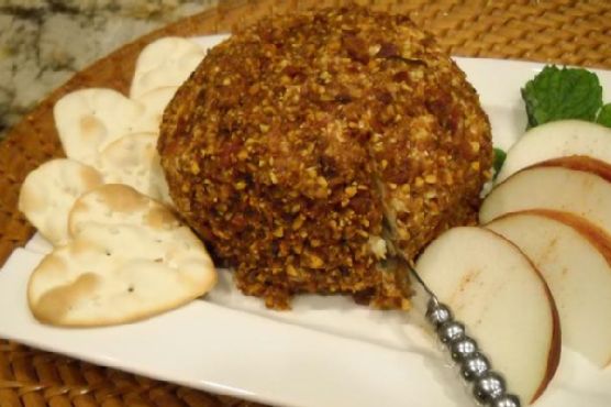 Sweet & Spicy White Cheddar Cheese Ball with apples & Bacon | Made by Meaghan Moineau