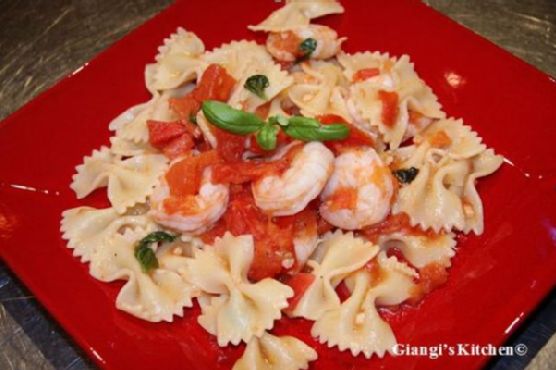 Farfalle with Shrimps, Tomatoes Basil Sauce | Made by Meaghan Moineau