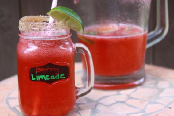 Refreshing Strawberry Limeade | Made by Meaghan Moineau