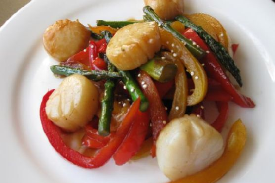 Soy Ginger Glazed Sea Scallops With Stir Fry Vegetables | Made by Meaghan Moineau