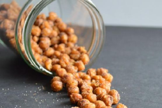 Cinnamon & Sugar Roasted Chickpeas | Made by Meaghan Moineau