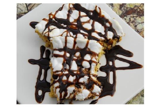 Chocolate Chip Peanut Butter Mallow Dessert Bars | Made by Meaghan Moineau