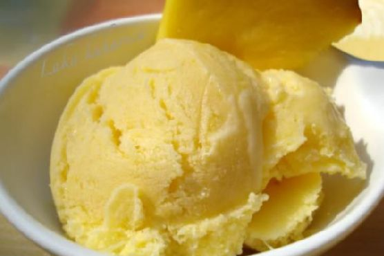 Homemade pineapple ice cream | Made by Meaghan Moineau