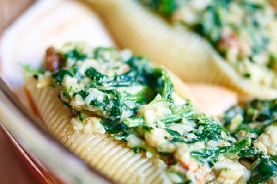 Cheesy Spinach Stuffed Shells | Made by Meaghan Moineau
