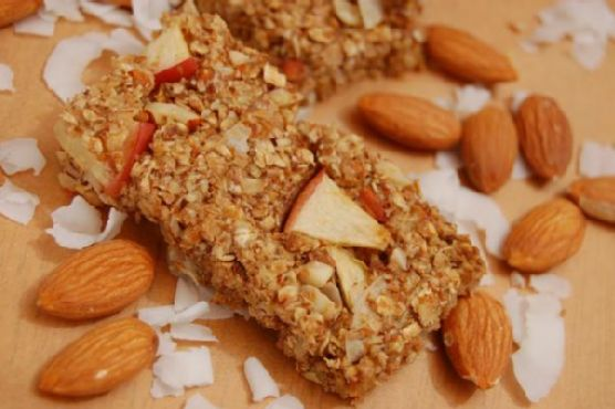 Homemade Apple Almond Granola Bars | Made by Meaghan Moineau