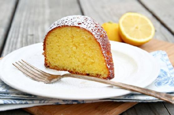 Lemonade Bundt Cake | Made by Meaghan Moineau