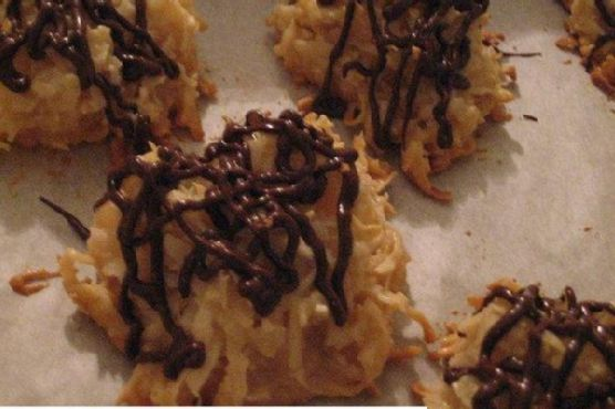 Coconut Macaroons With Chocolate Drizzle | Made by Meaghan Moineau