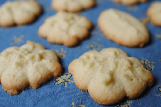 Gluten-Free Pressed Lemon Butter Cookies | Made by Meaghan Moineau