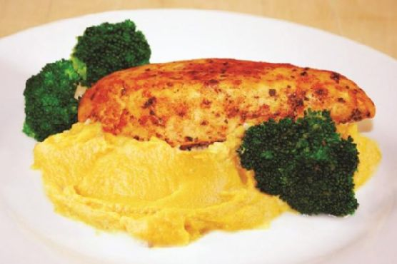 Herb chicken with sweet potato mash and sautéed broccoli | Made by Meaghan Moineau