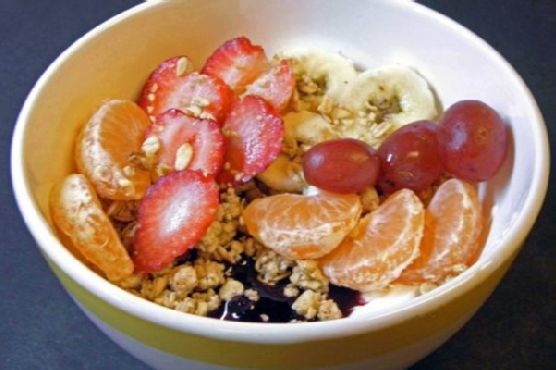 Home made organic maple granola with fresh fruit | Made by Meaghan Moineau