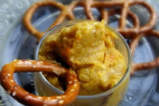 Hummus with roasted orange peppers | Made by Meaghan Moineau